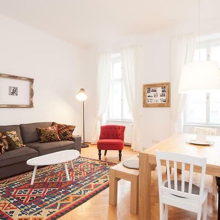 Lovely Apartments In A Quiet Area Close To The City Center Wina Bagian luar foto