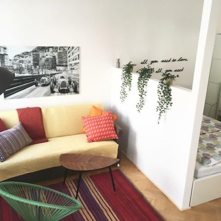 Lovely Apartments In A Quiet Area Close To The City Center Wina Bagian luar foto