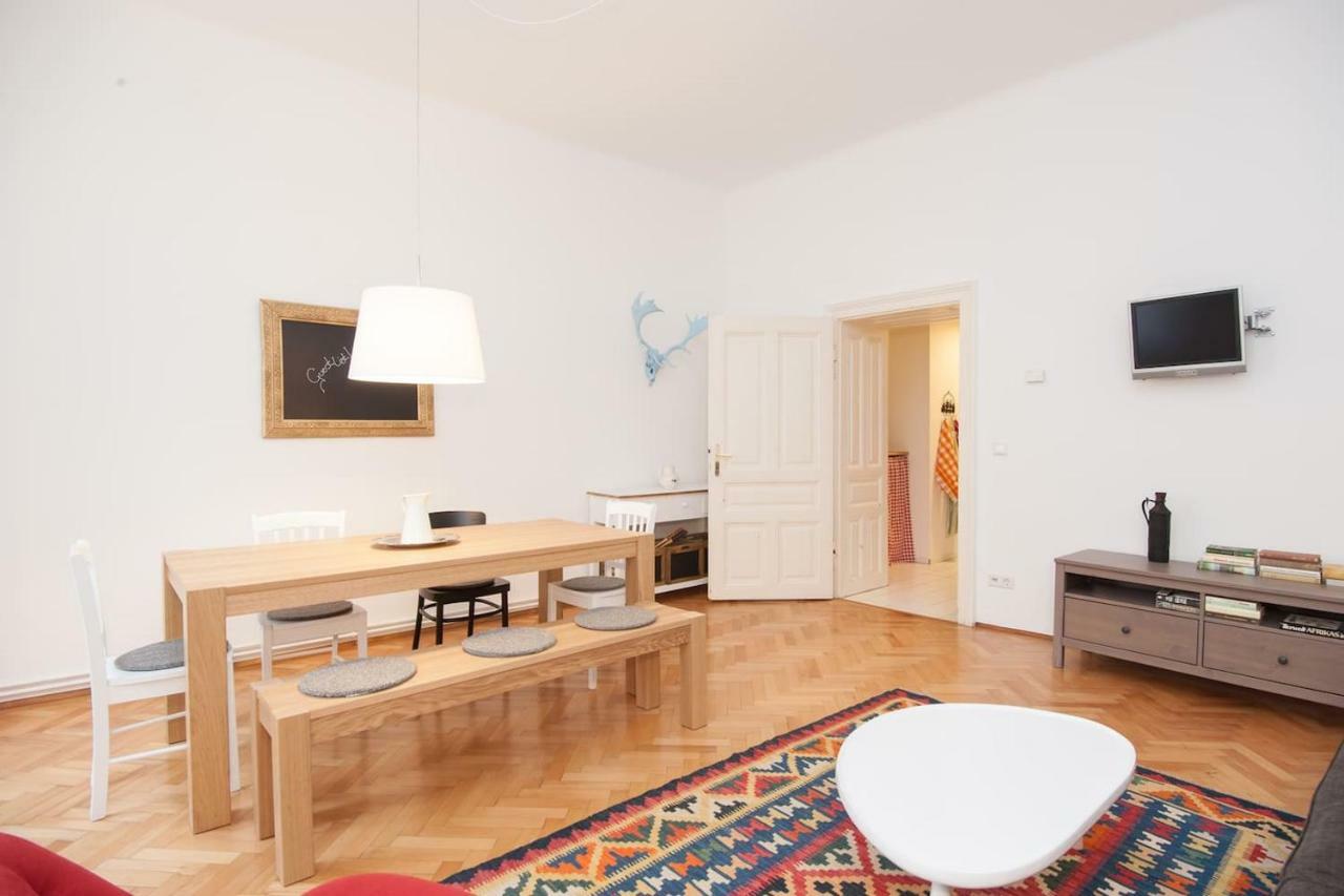 Lovely Apartments In A Quiet Area Close To The City Center Wina Bagian luar foto