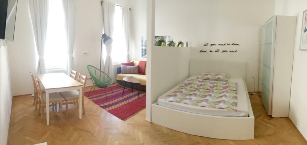 Lovely Apartments In A Quiet Area Close To The City Center Wina Bagian luar foto