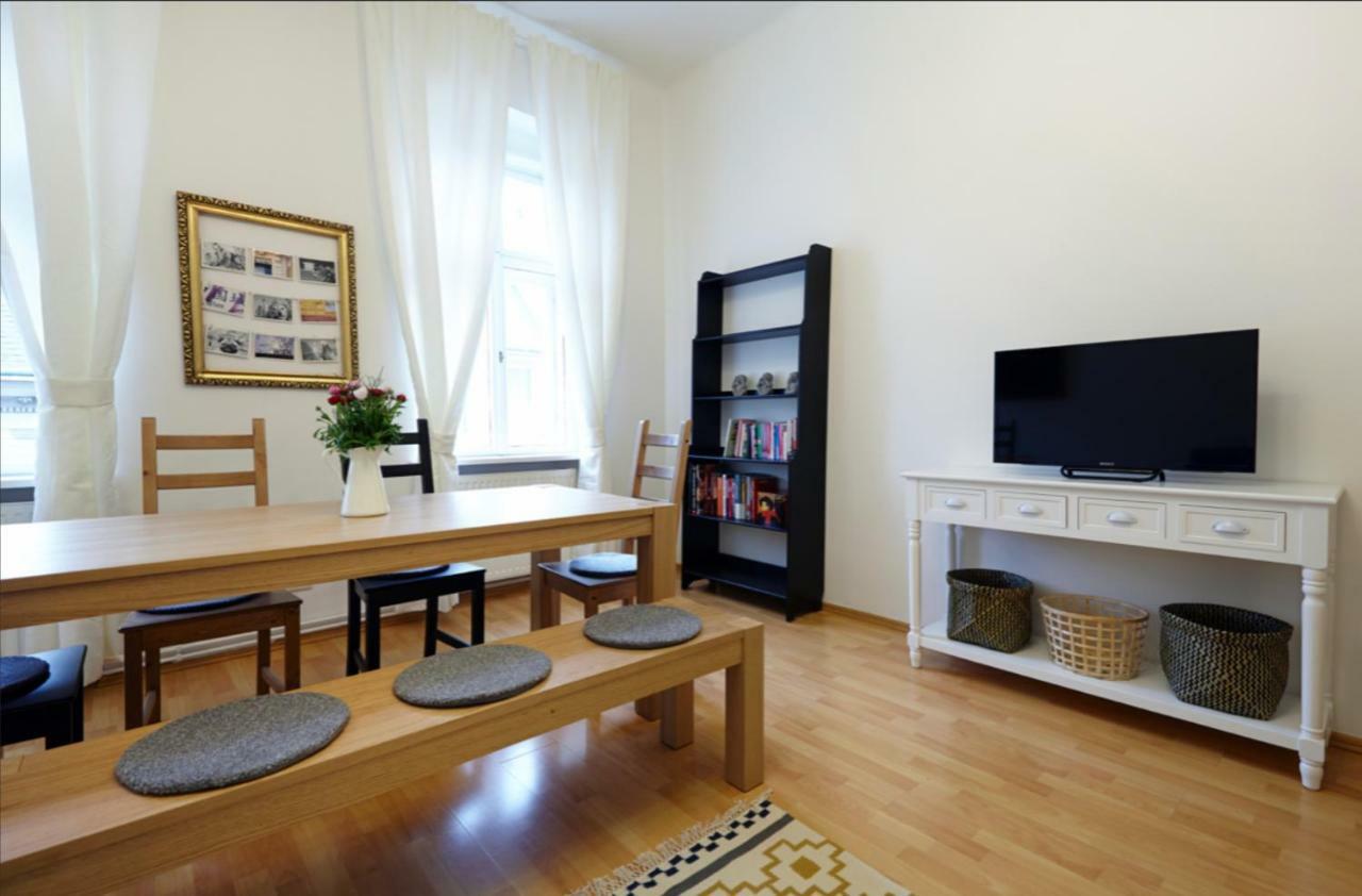Lovely Apartments In A Quiet Area Close To The City Center Wina Bagian luar foto