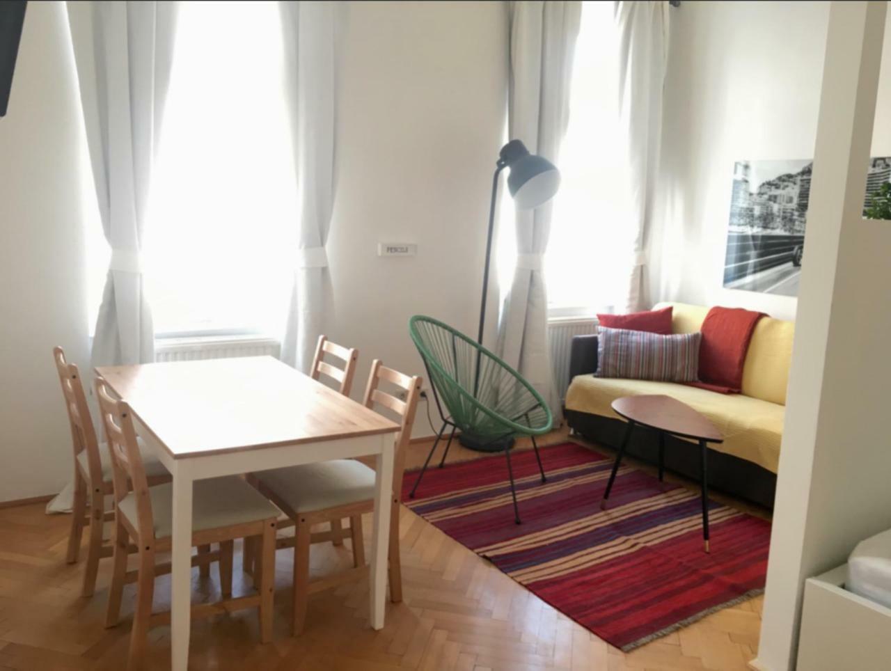 Lovely Apartments In A Quiet Area Close To The City Center Wina Bagian luar foto