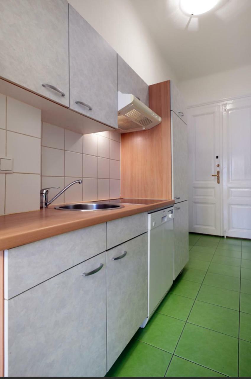 Lovely Apartments In A Quiet Area Close To The City Center Wina Bagian luar foto