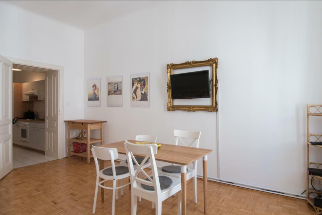 Lovely Apartments In A Quiet Area Close To The City Center Wina Bagian luar foto
