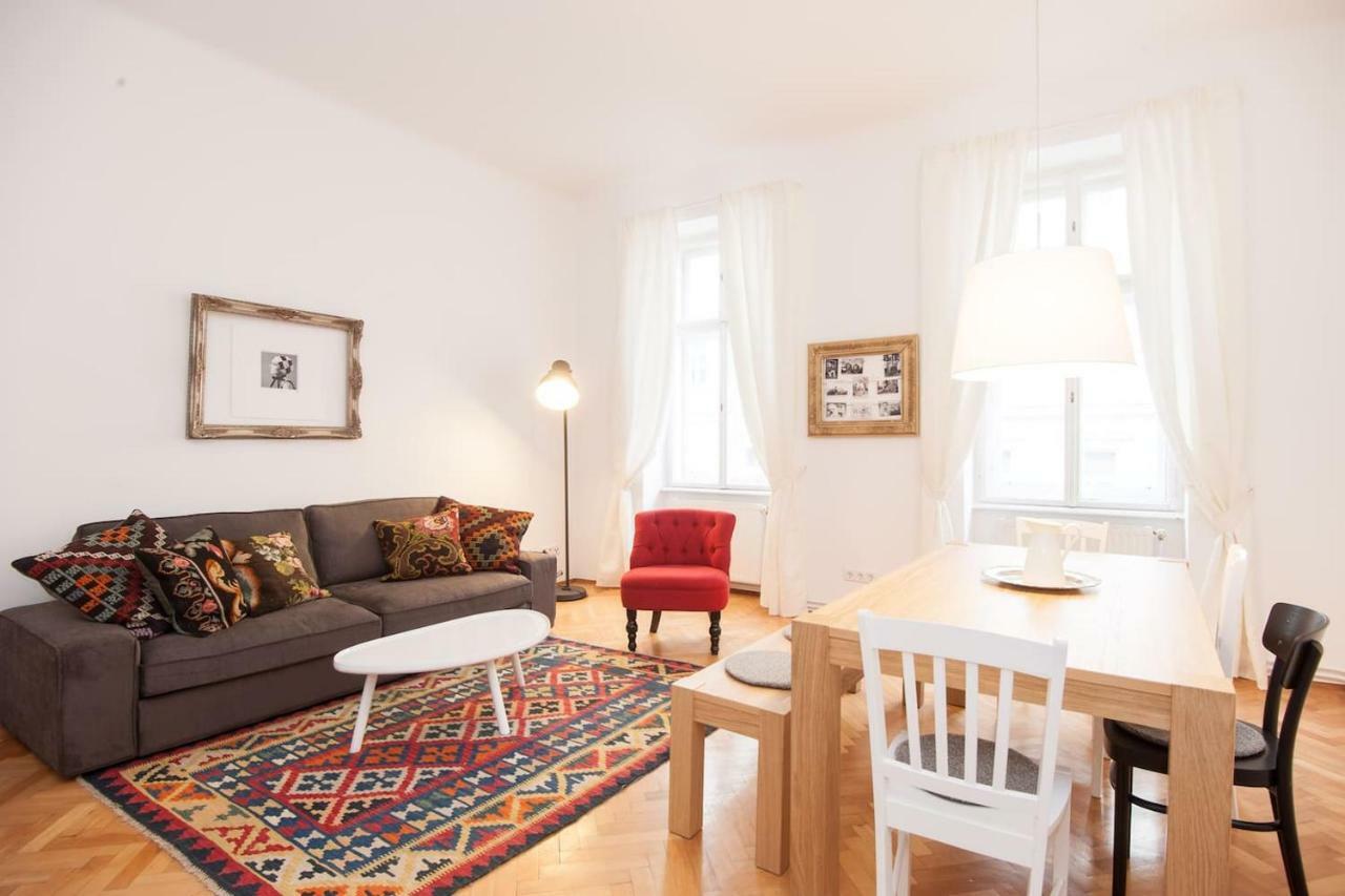 Lovely Apartments In A Quiet Area Close To The City Center Wina Bagian luar foto