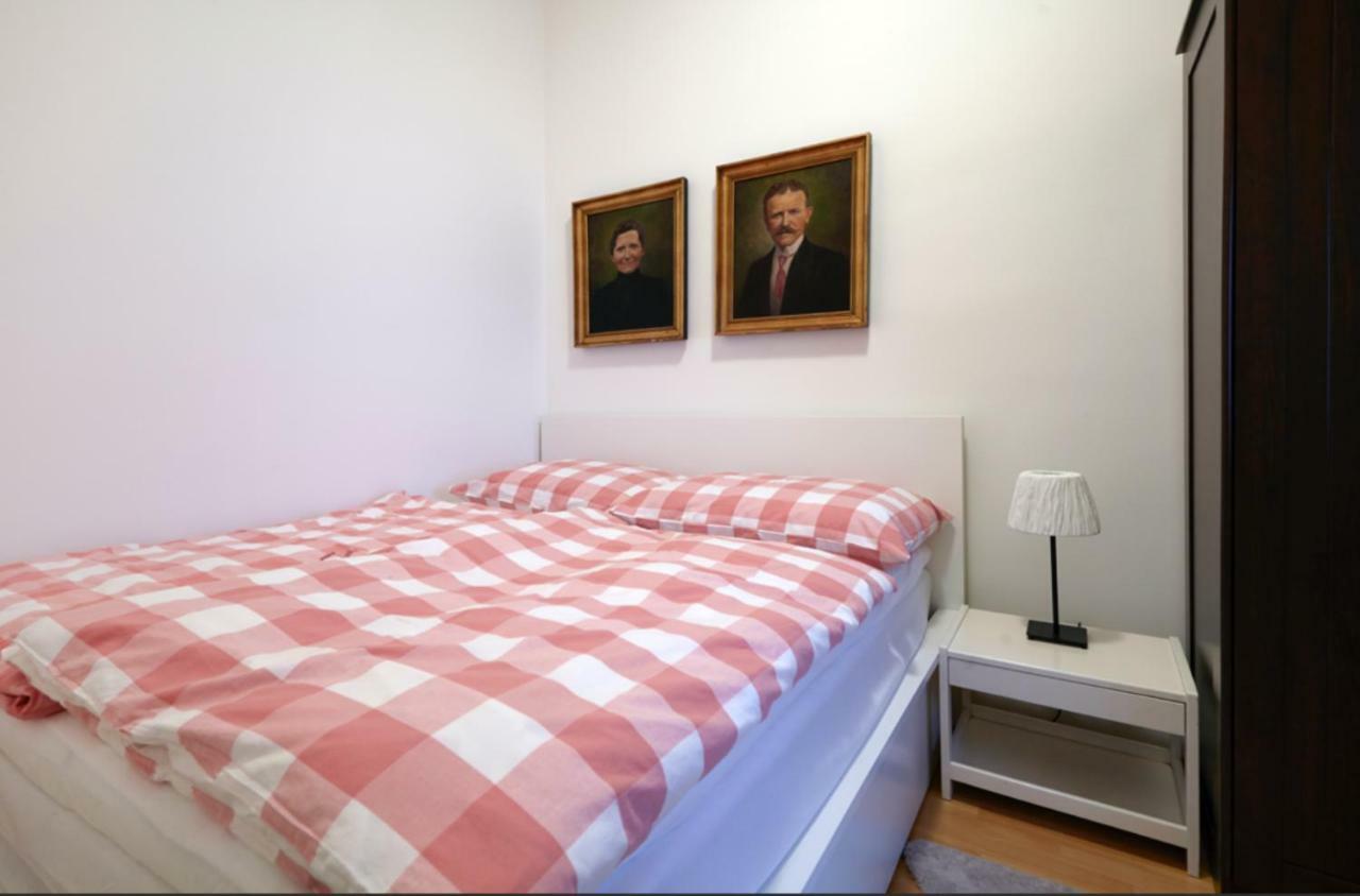 Lovely Apartments In A Quiet Area Close To The City Center Wina Bagian luar foto