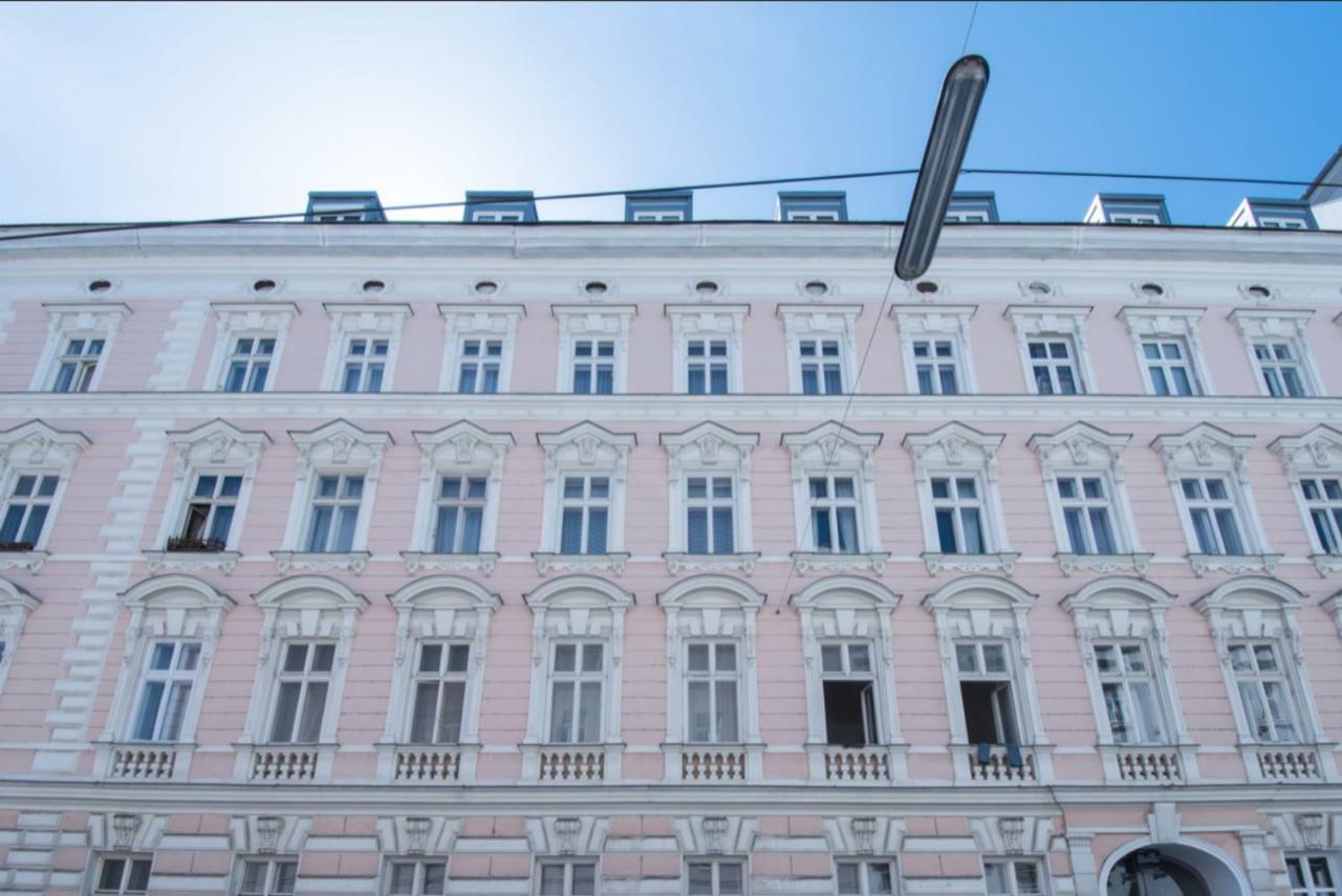 Lovely Apartments In A Quiet Area Close To The City Center Wina Bagian luar foto