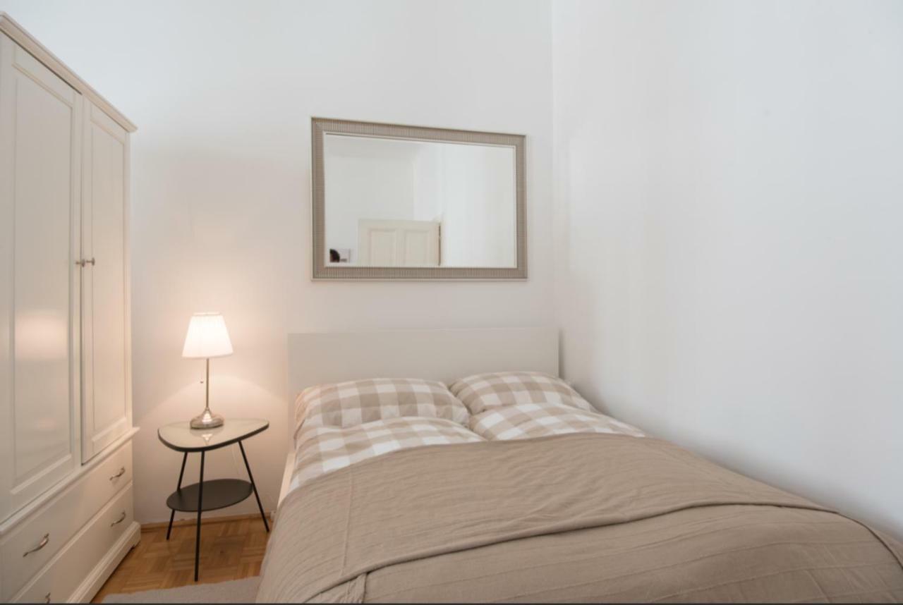 Lovely Apartments In A Quiet Area Close To The City Center Wina Bagian luar foto