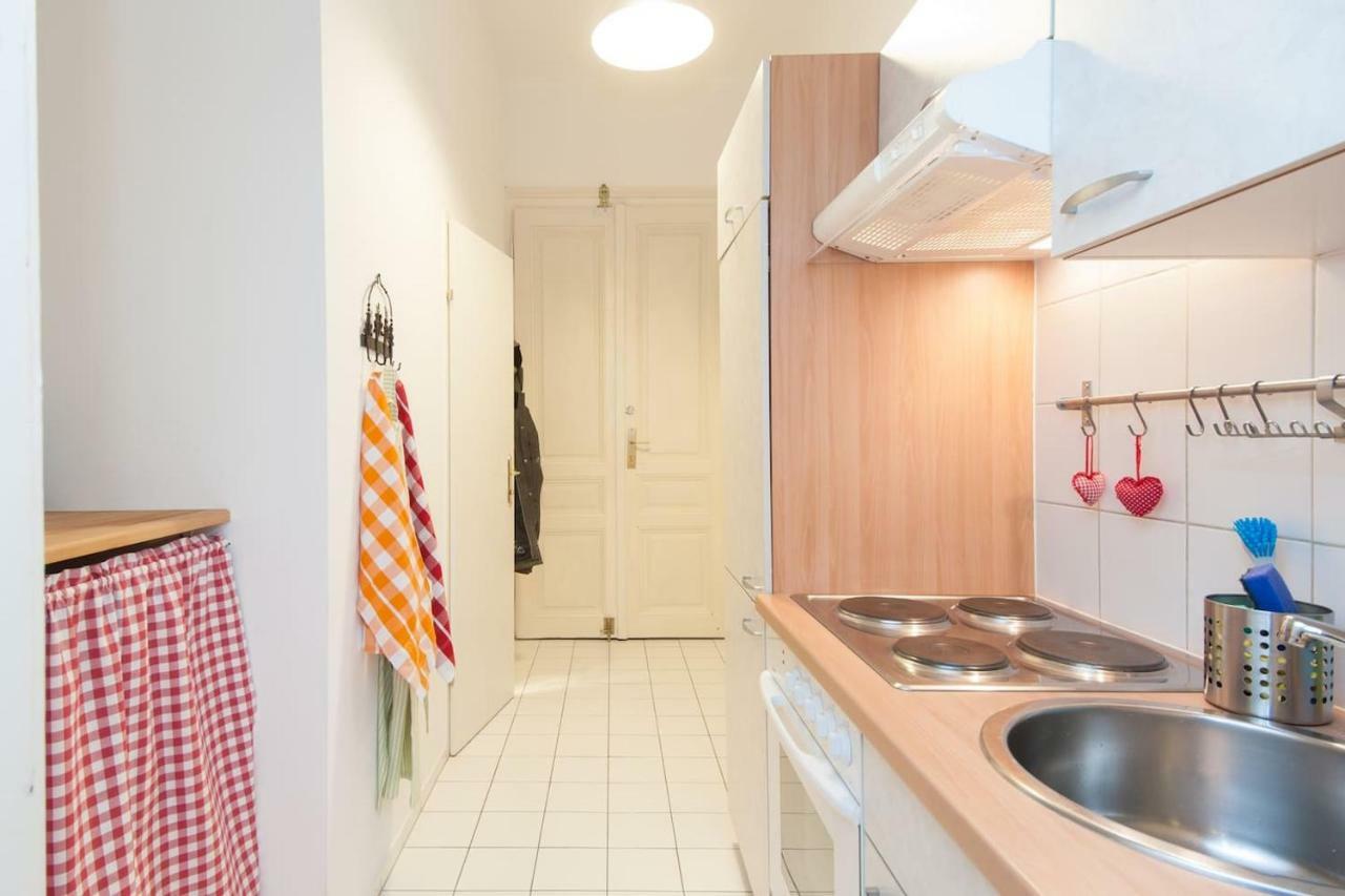 Lovely Apartments In A Quiet Area Close To The City Center Wina Bagian luar foto