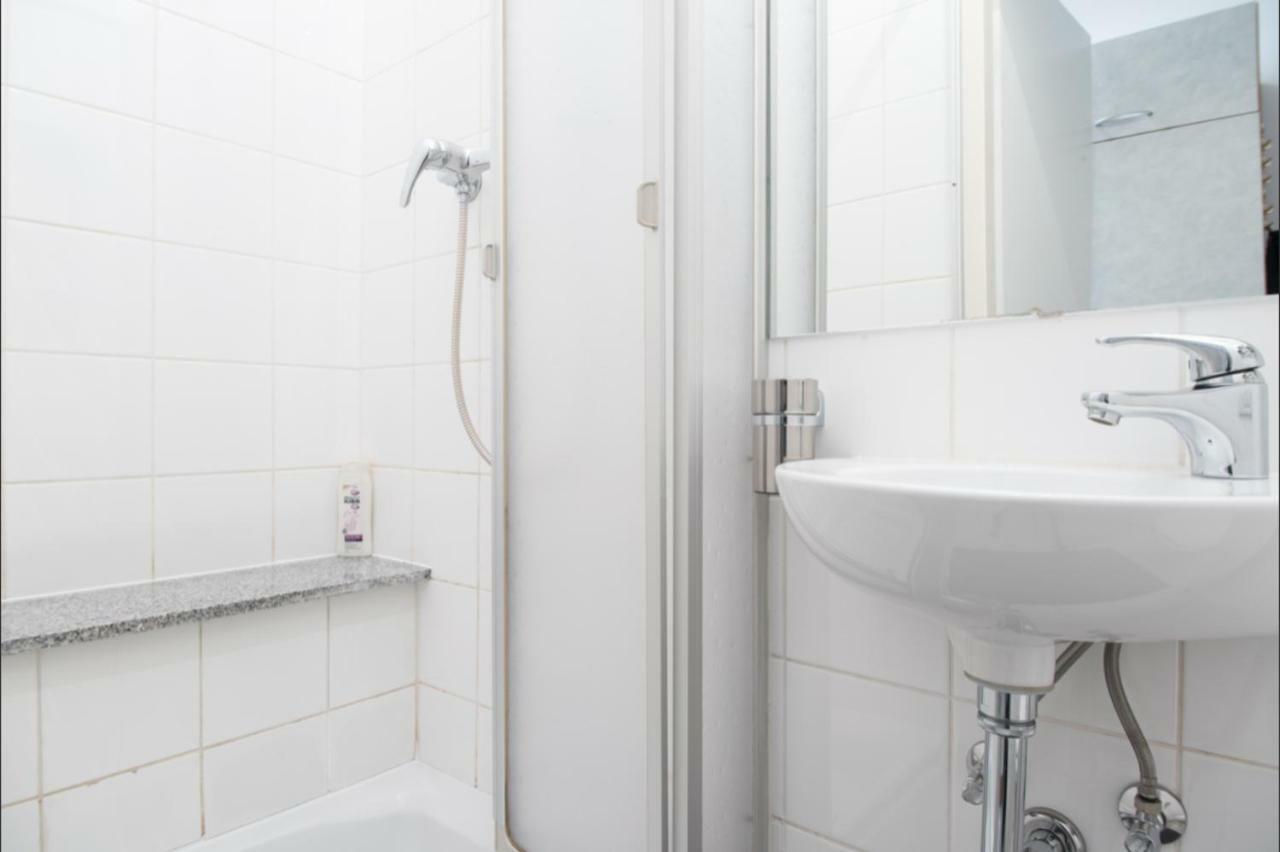 Lovely Apartments In A Quiet Area Close To The City Center Wina Bagian luar foto